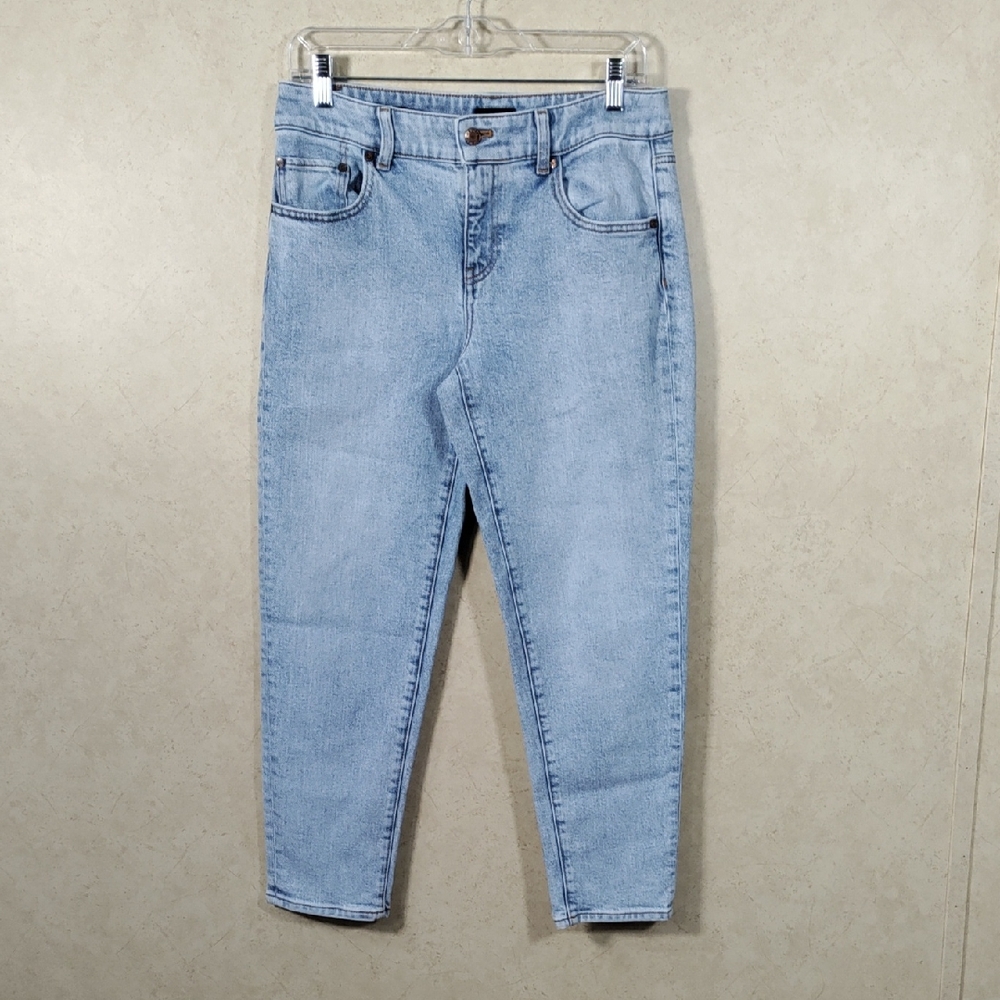 H172 Talbots light wash Everyday Relaxed jeans 4P